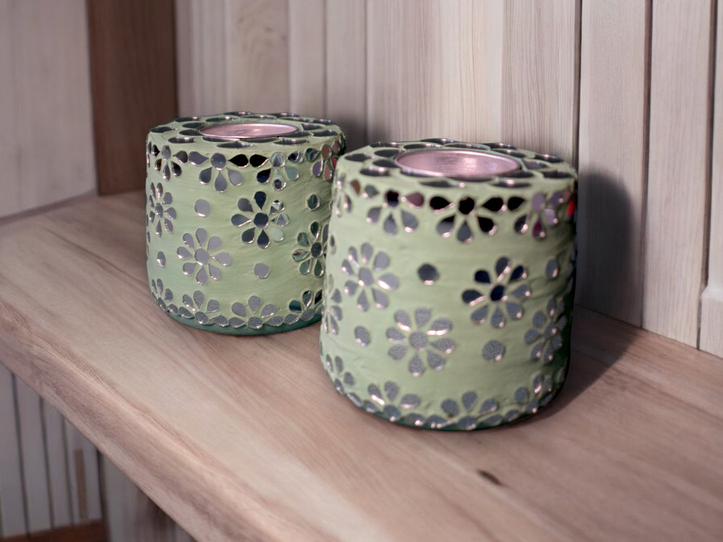 Floral candle holder green