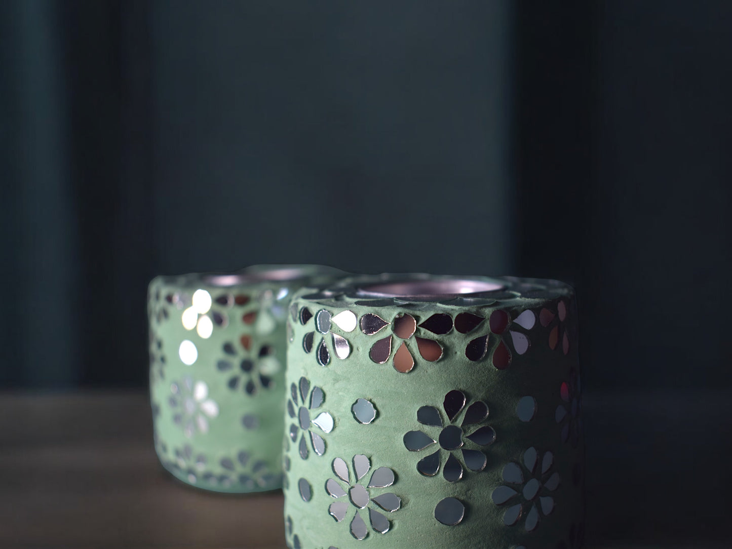 Floral candle holder green