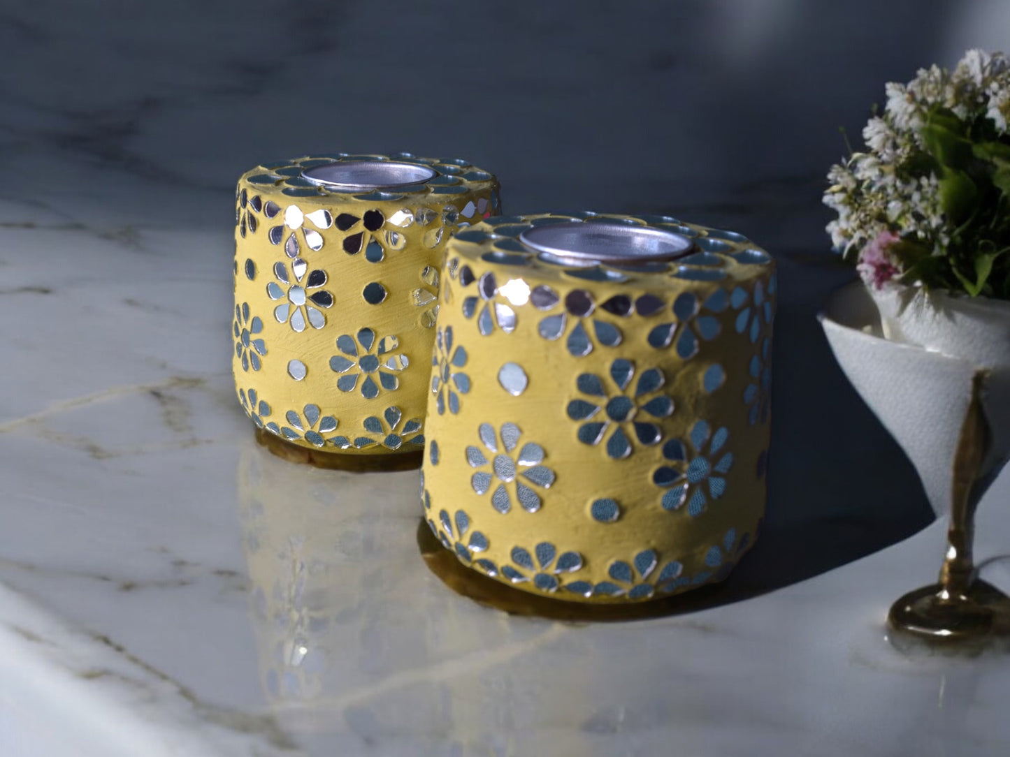 Floral candle holder yellow