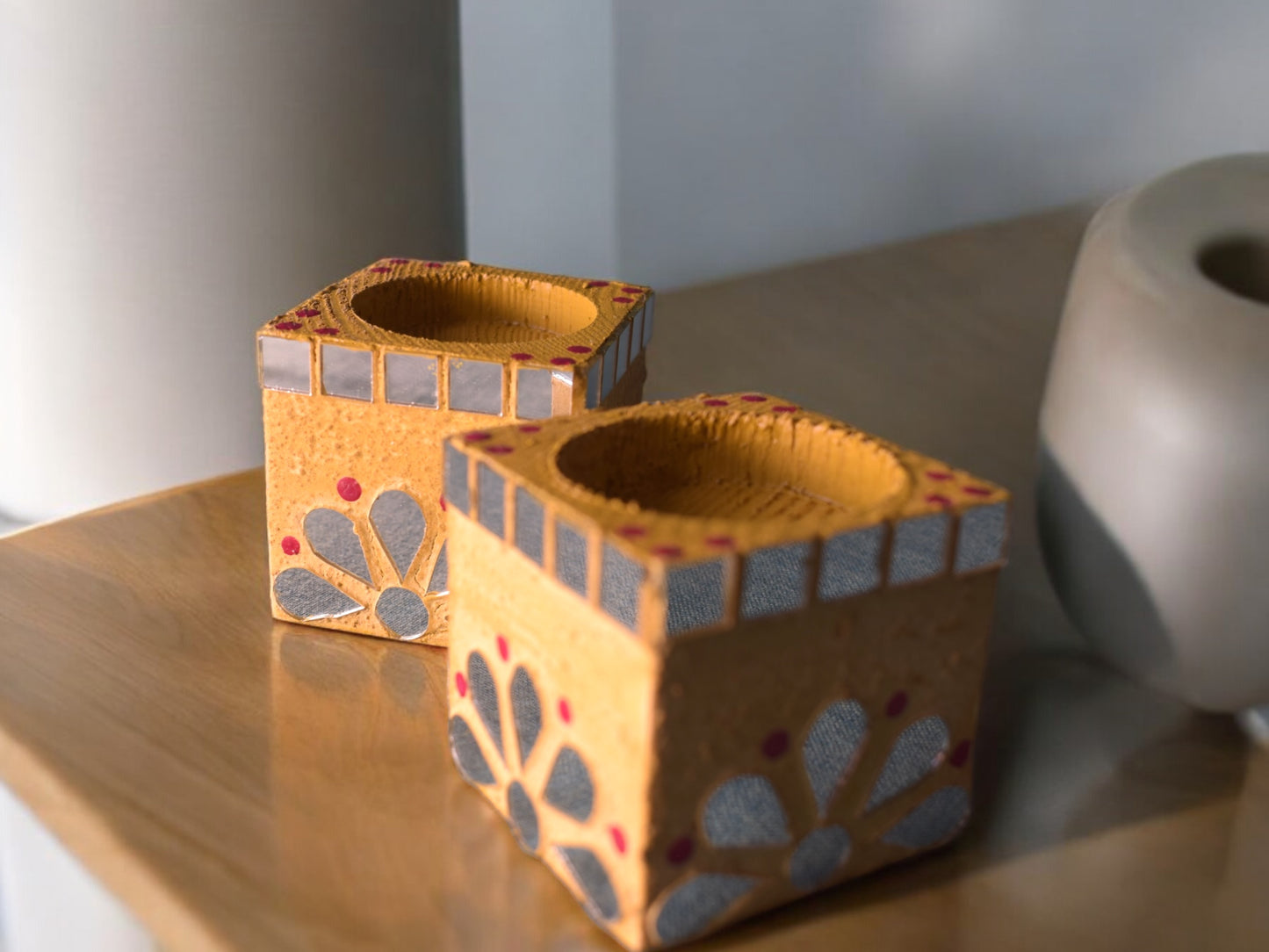 Small tea light holders yellow