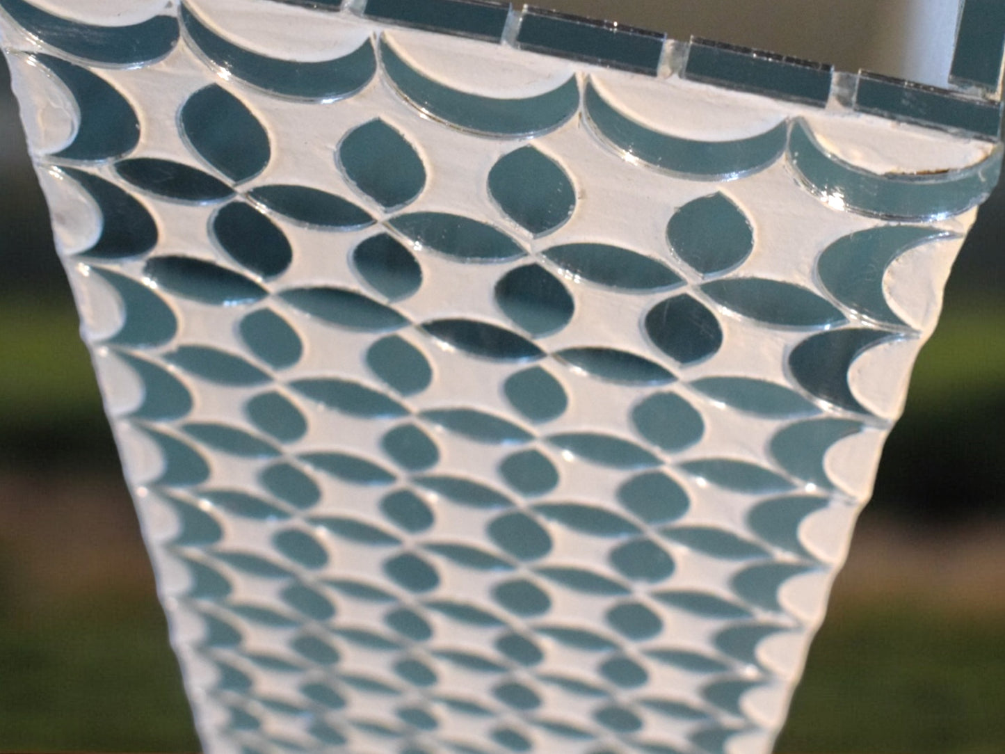 Geo mirror Vase in white