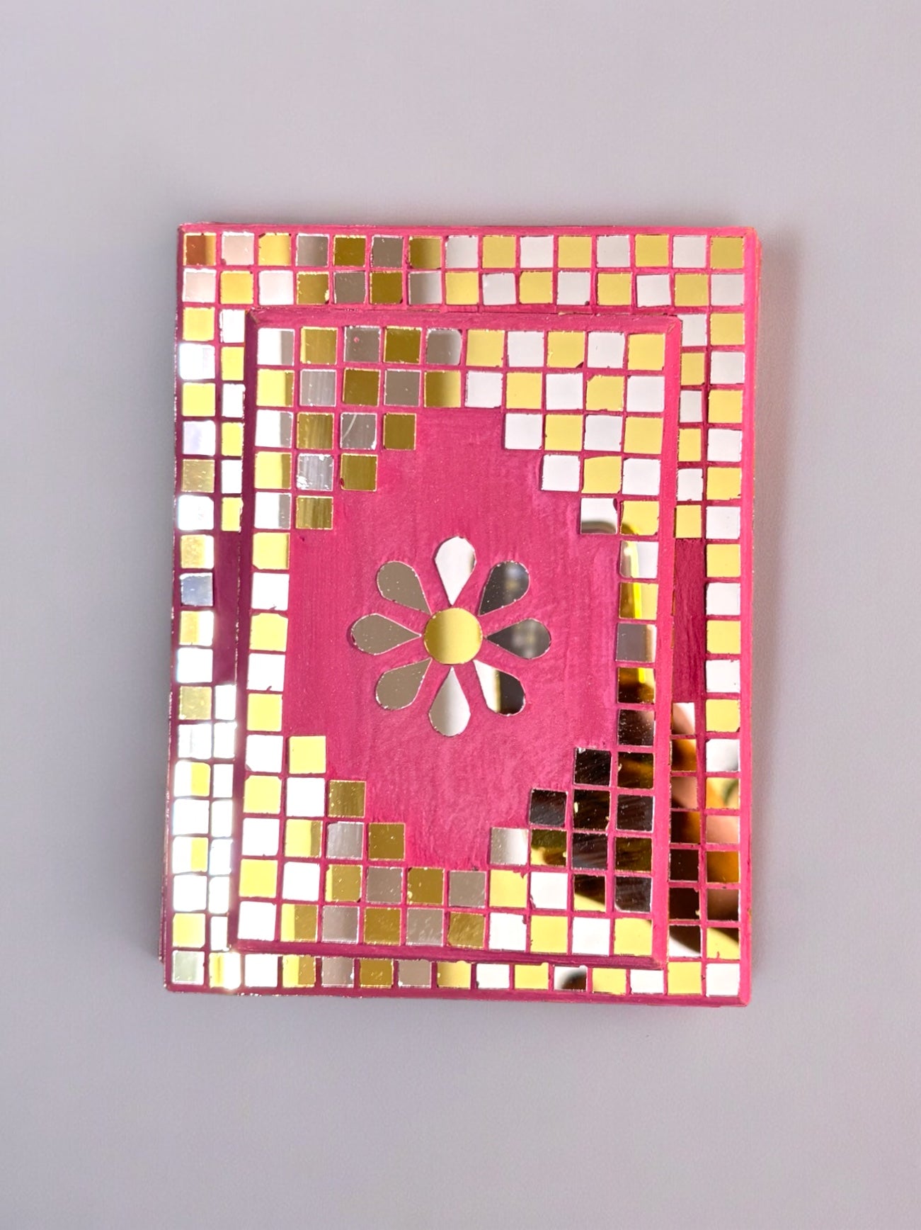 Small maroon chowki