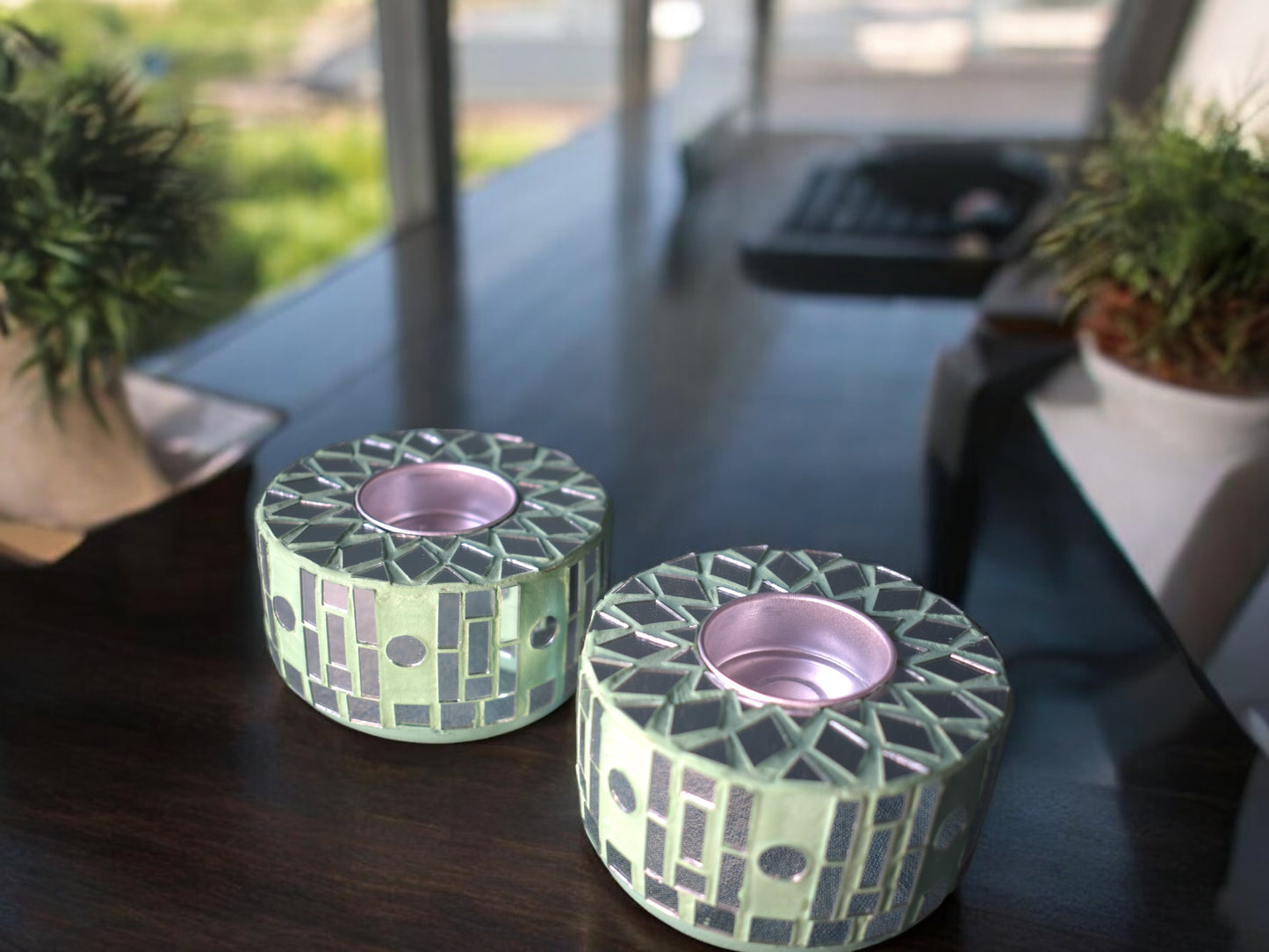Jiya tea light candle holders green