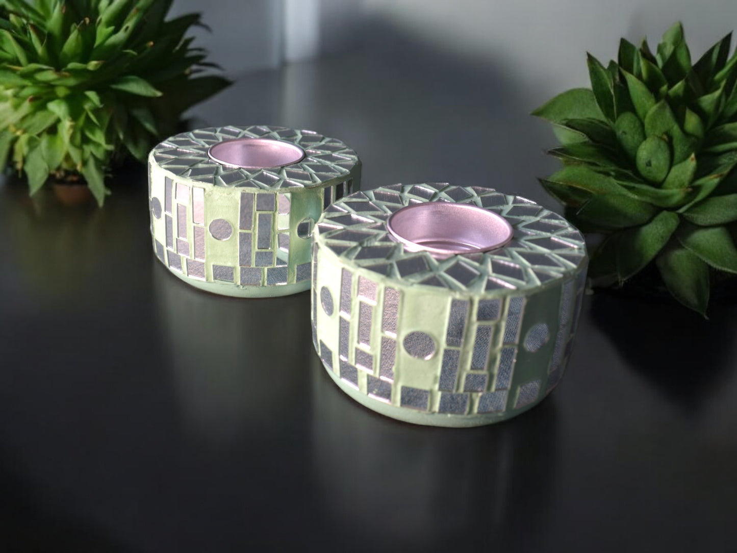 Jiya tea light candle holders green